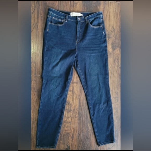 Soft Surroundings Dark Wash Tapered Leg Jeans Women's size 16 - Picture 7 of 7